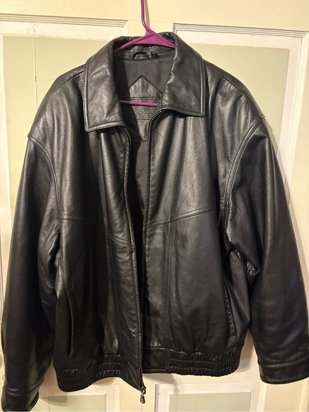 Vintage Black Leather Bomber Jacket – Full Zip Moto Coat with Ribbed Hem